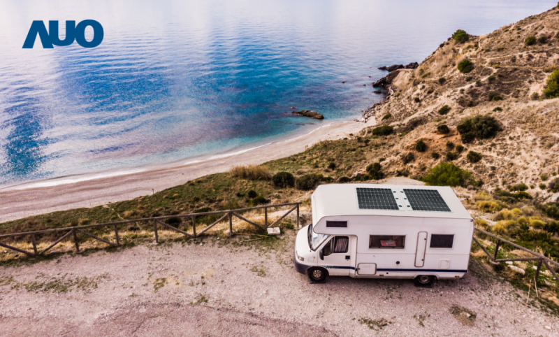 「可撓輕量化太陽光電板SunCurva」使用輕量特殊耐候型複合板取代傳統太陽能板的玻璃前板，不僅降低70%重量，每米平方僅3Kg；具有抗衝擊性能及通過電磁相容性測試，可應用於交通運輸工具，如露營車、遊艇等